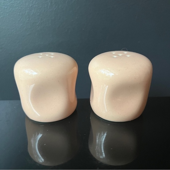 Russell Wright Steubenville Salt and Pepper Shakers Coral Pink Russel Wright - Picture 1 of 5